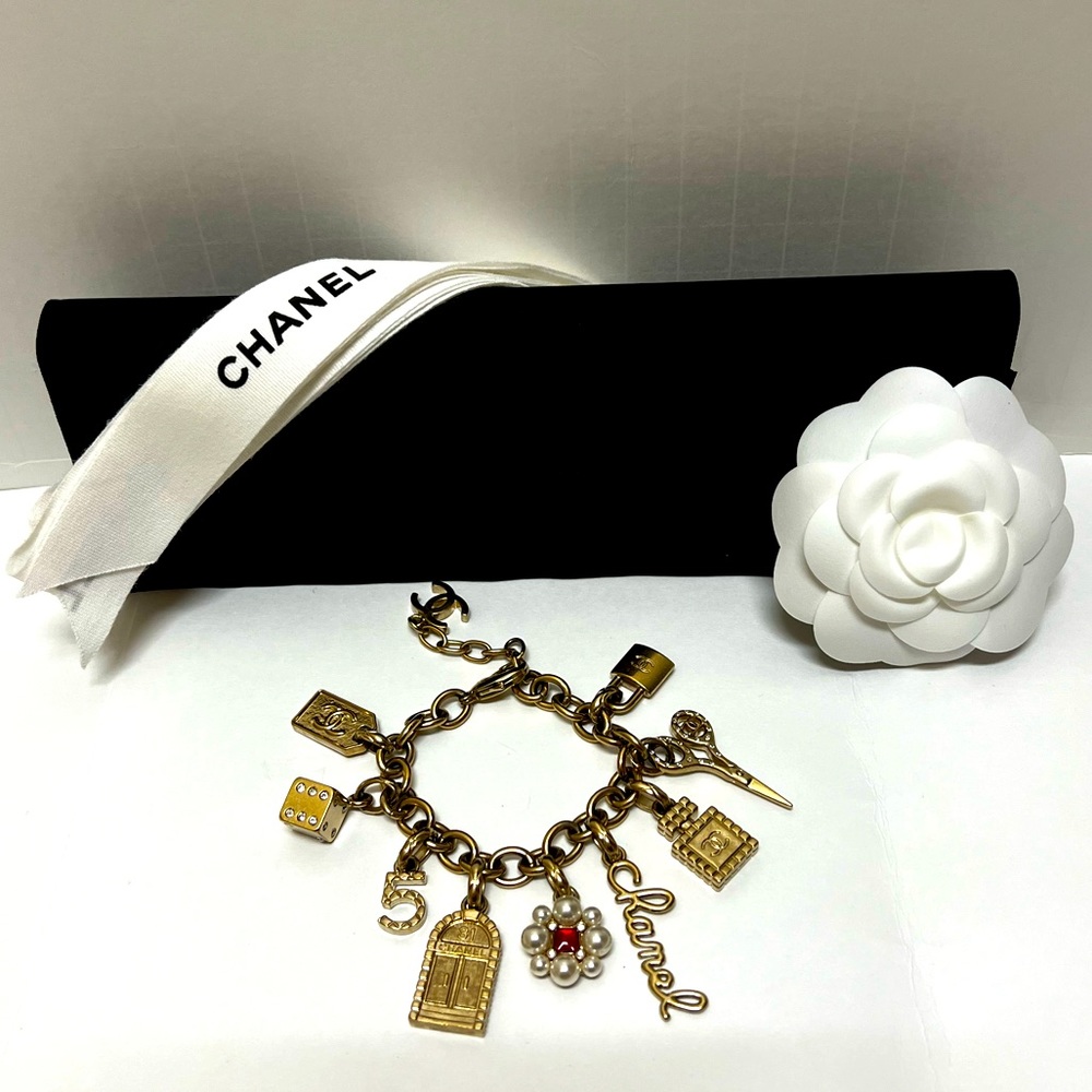 ‼️SOLD‼️Authentic Chanel Gold Rare CC 10 Charm Bracelet